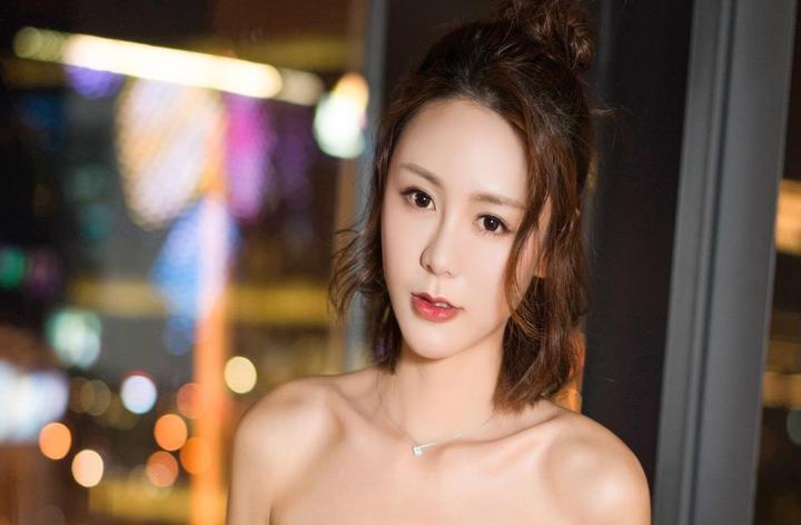 教育课程中的绳子打结与行走木马